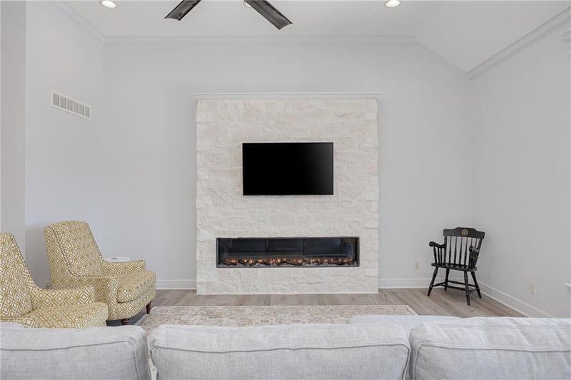 4215 Greystone Dr, St Joseph, MO 64505
