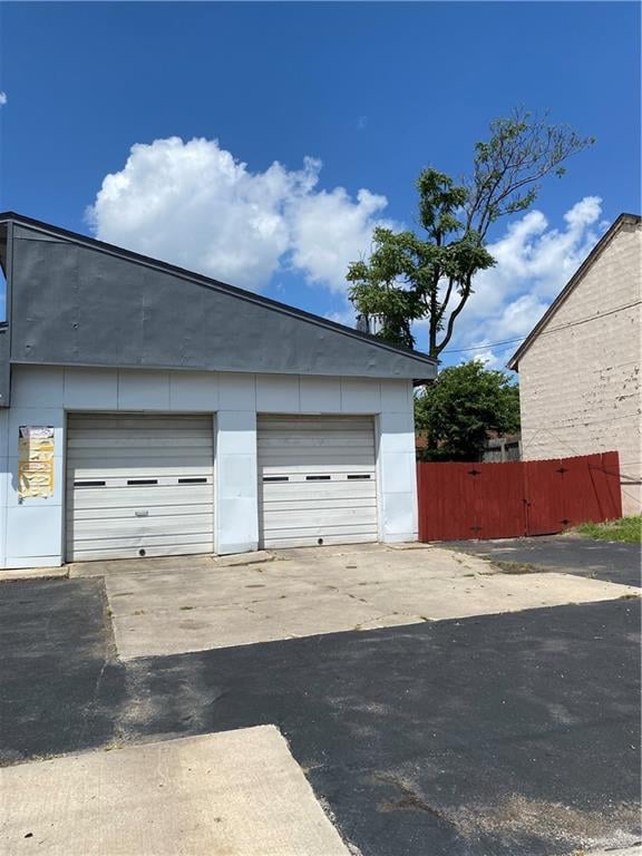 6140 Blue Ridge Blvd, Raytown, MO 64133