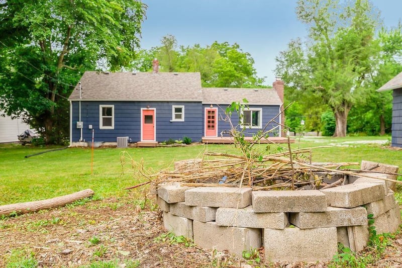 13811 Belmont Ave, Grandview, MO 64030