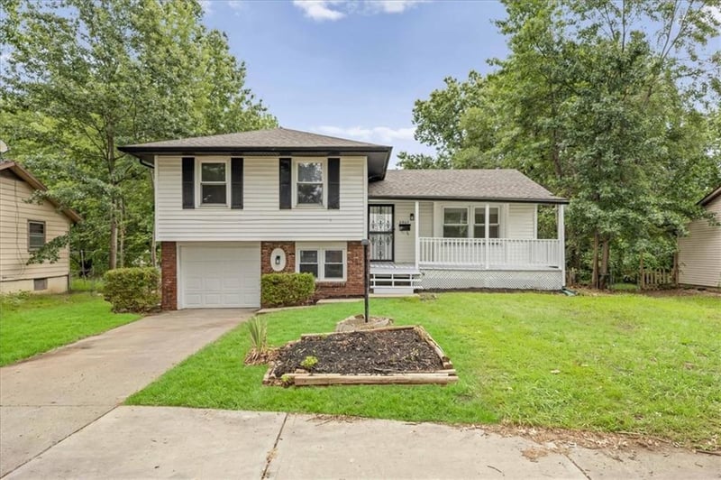 8907 Blue Ridge Blvd, Kansas City, MO 64138