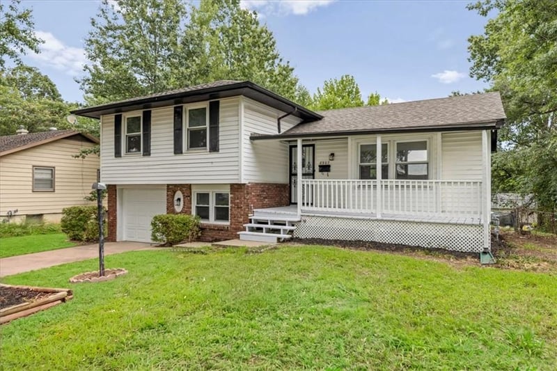 8907 Blue Ridge Blvd, Kansas City, MO 64138