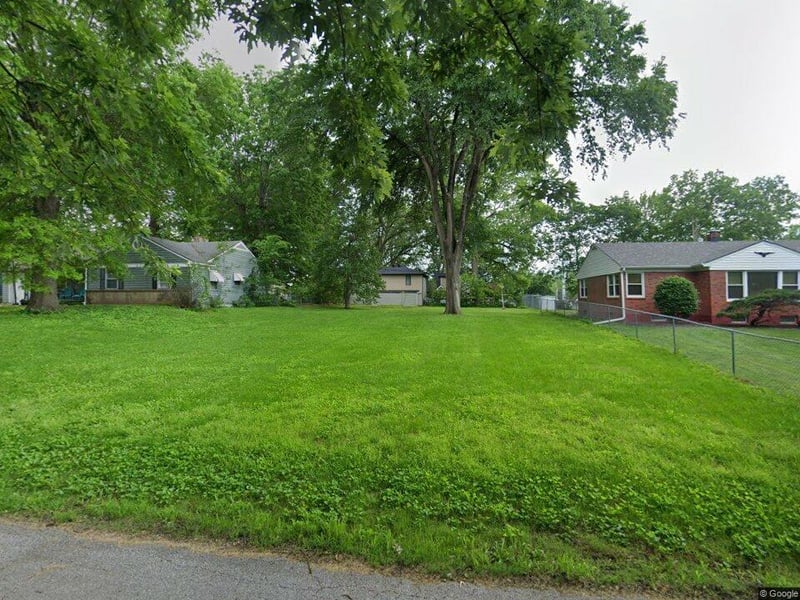10003 36th St, Independence, MO 64052