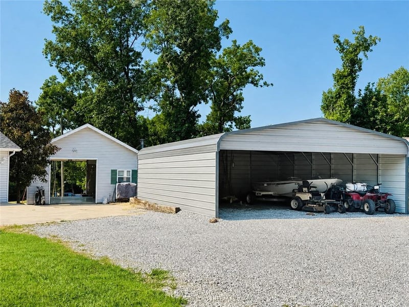 12338 Crestview Dr, Warsaw, MO 65355