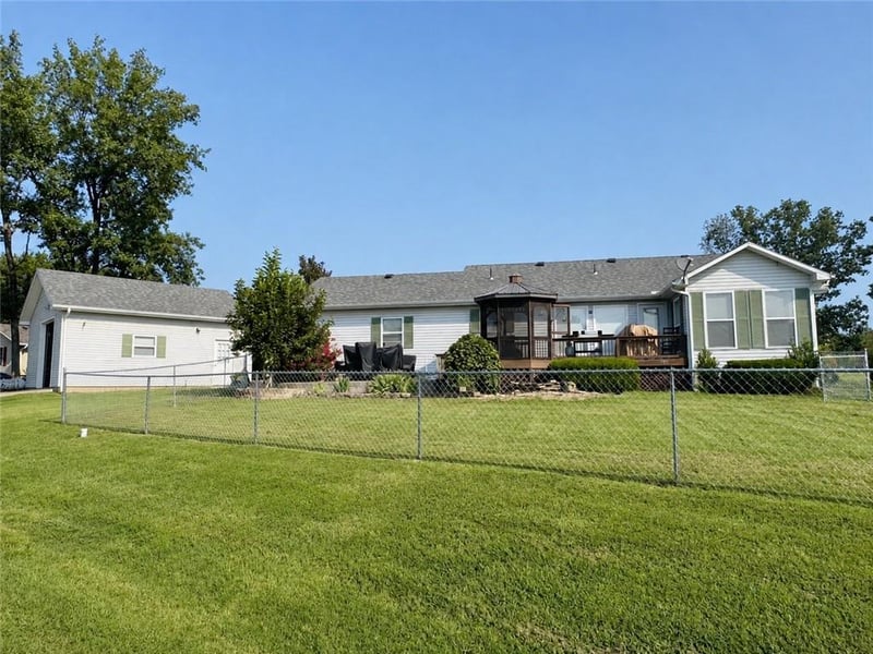 12338 Crestview Dr, Warsaw, MO 65355