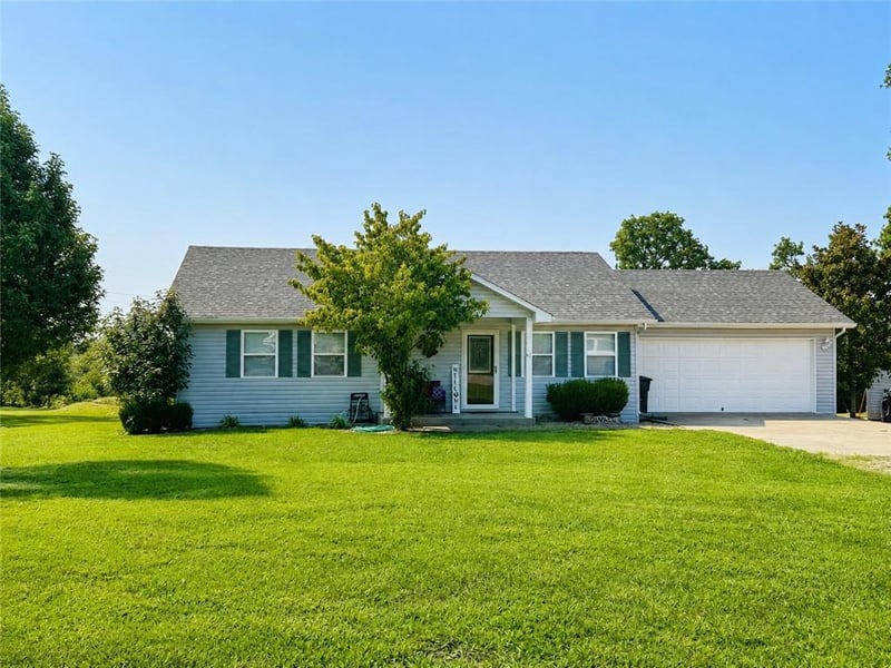 12338 Crestview Dr, Warsaw, MO 65355