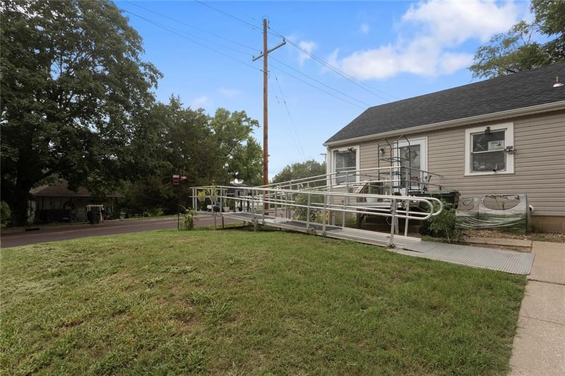 948 Cheyenne St, Leavenworth, KS 66048