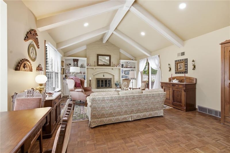 3812 79th Ter, Prairie Village, KS 66208