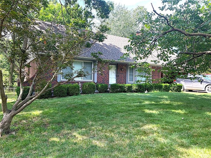 1705 Willow Cir, Blue Springs, MO 64014