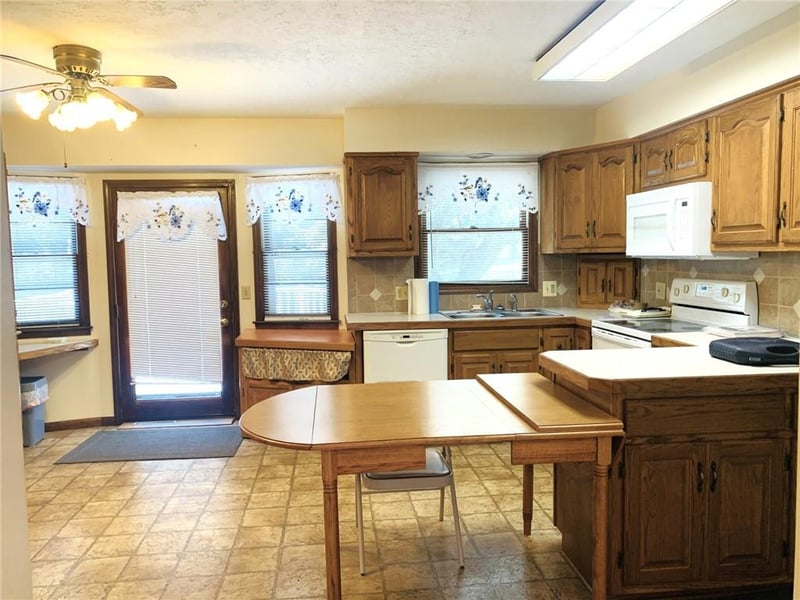 1705 NW Willow Cir, Blue Springs, MO 64014