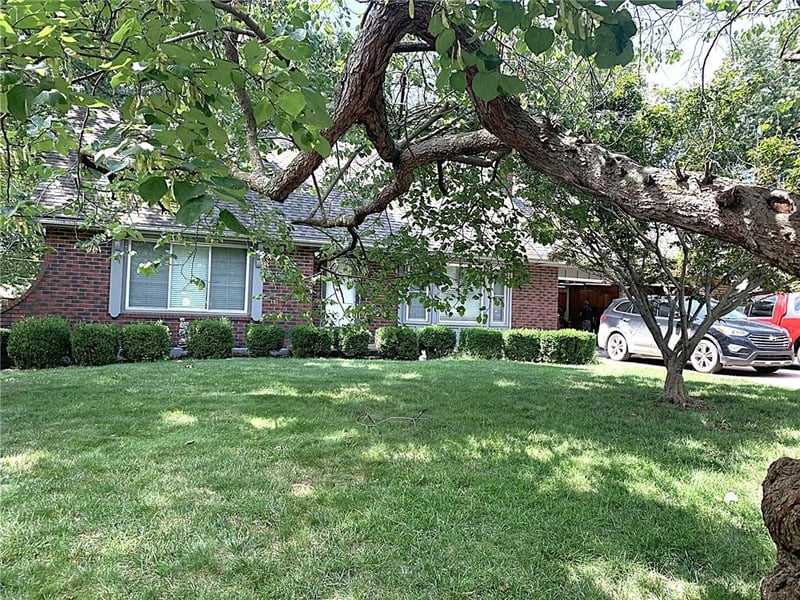 1705 Willow Cir, Blue Springs, MO 64014