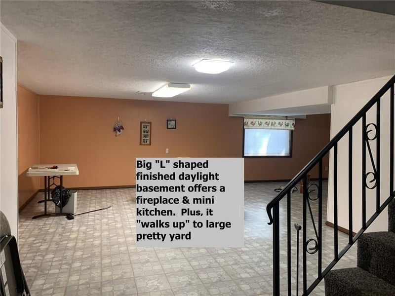 1705 Willow Cir, Blue Springs, MO 64014