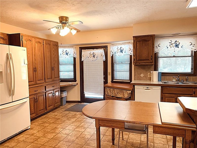 1705 NW Willow Cir, Blue Springs, MO 64014