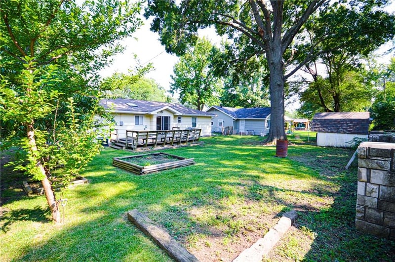 5238 Wayne Ave, Kansas City, MO 64118