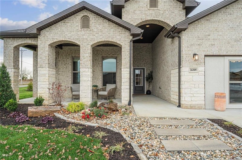 9299 Pickering St, Lenexa, KS 66227