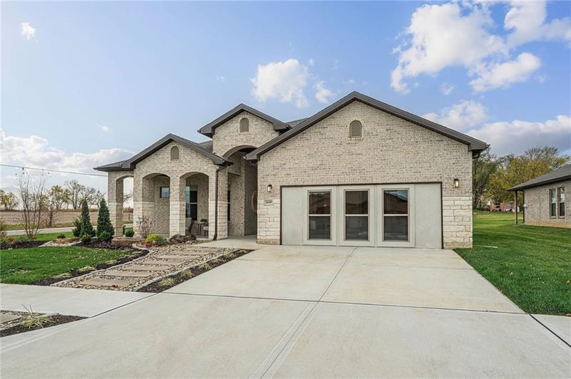 9299 Pickering St, Lenexa, KS 66227