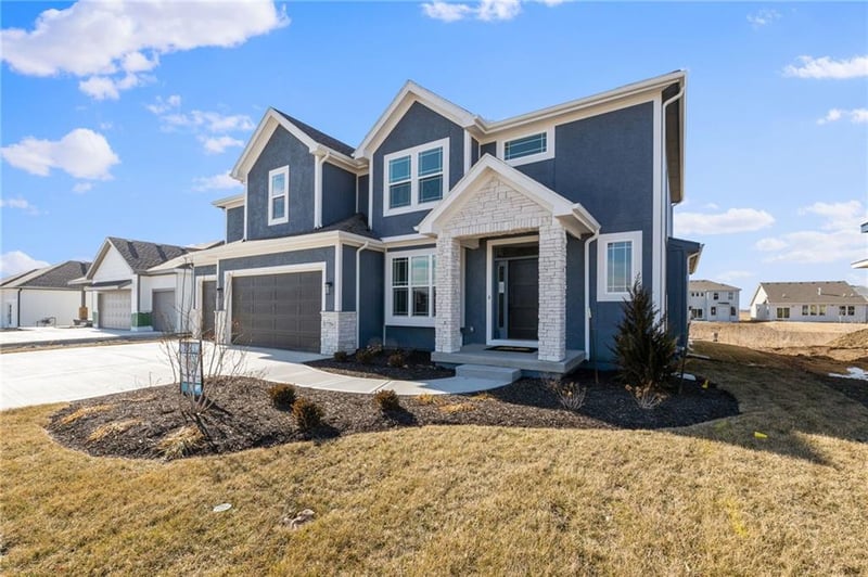 17415 164th Ter, Olathe, KS 66062