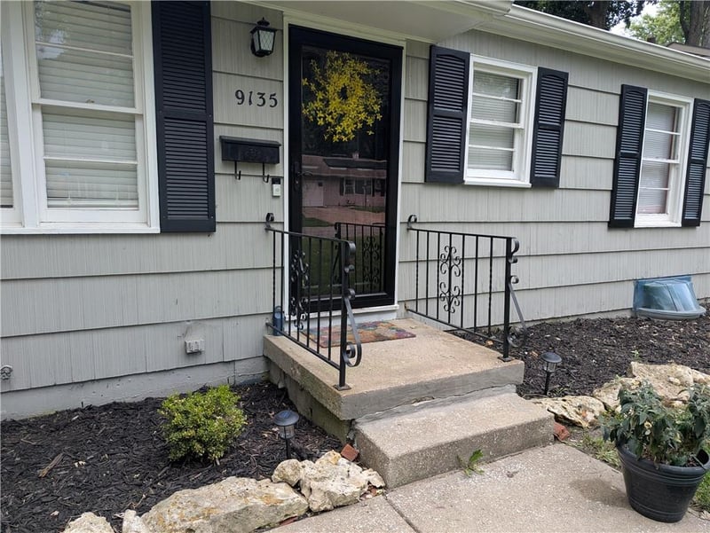 9135 Richards Dr, Raytown, MO 64133
