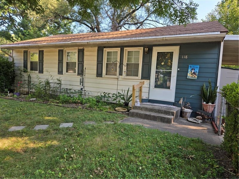 118 James St, Buckner, MO 64016