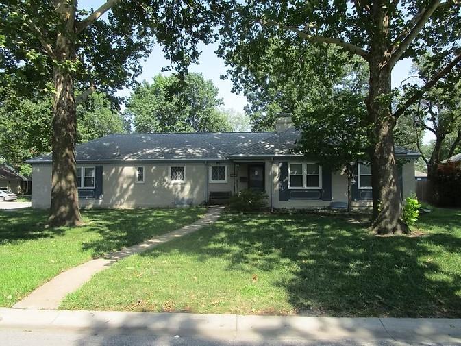 600 S Edgemere Dr, Olathe, KS 66061