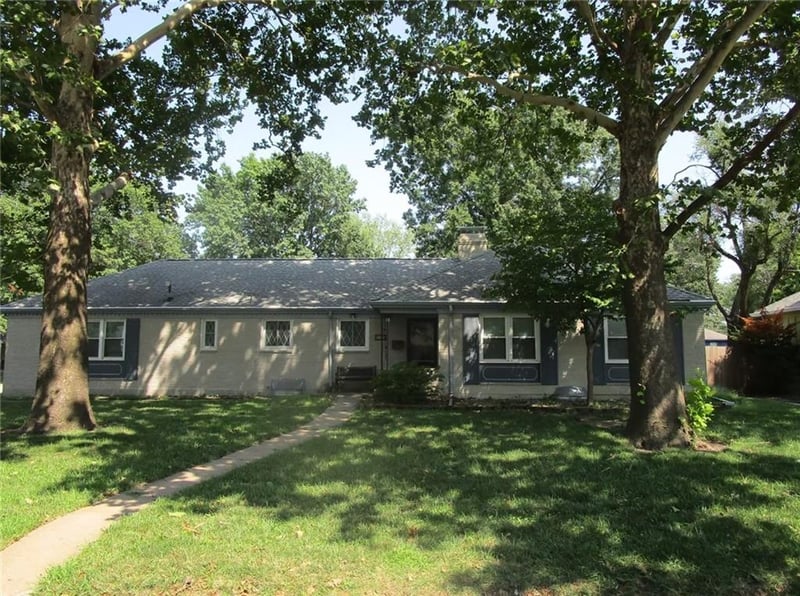 600 S Edgemere Dr, Olathe, KS 66061