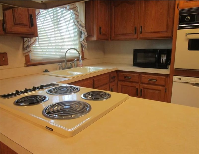 600 S Edgemere Dr, Olathe, KS 66061