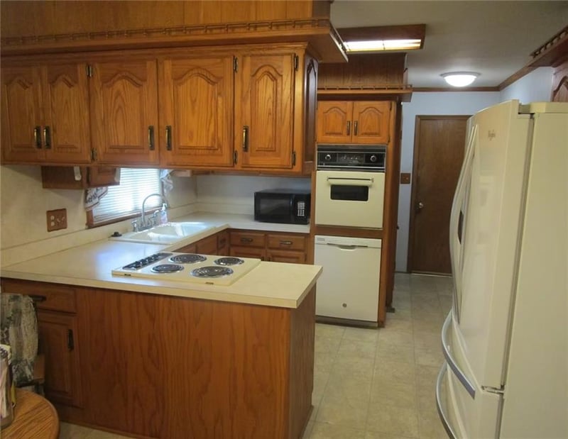 600 S Edgemere Dr, Olathe, KS 66061