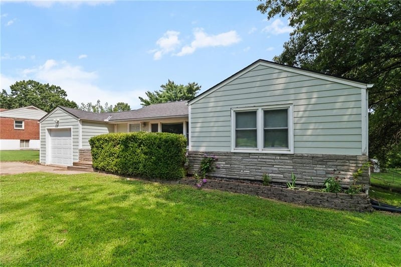 612 NE 81st Ter, Kansas City, MO 64118
