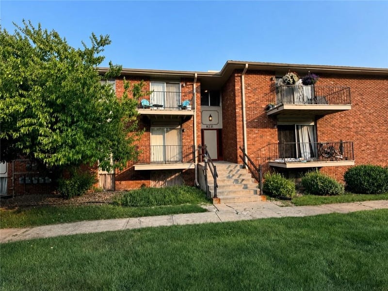 8215 Santa Fe Dr #2, Overland Park, KS 66204