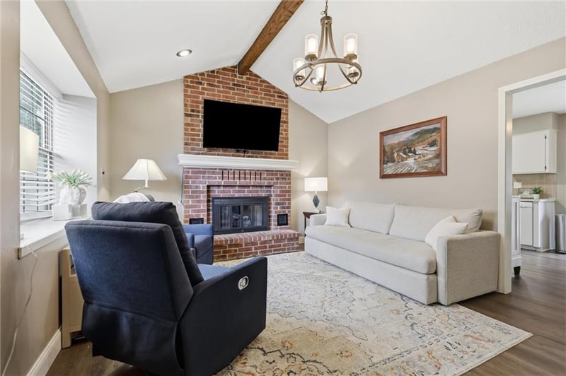 717 SE Parkwood Ct, Blue Springs, MO 64014