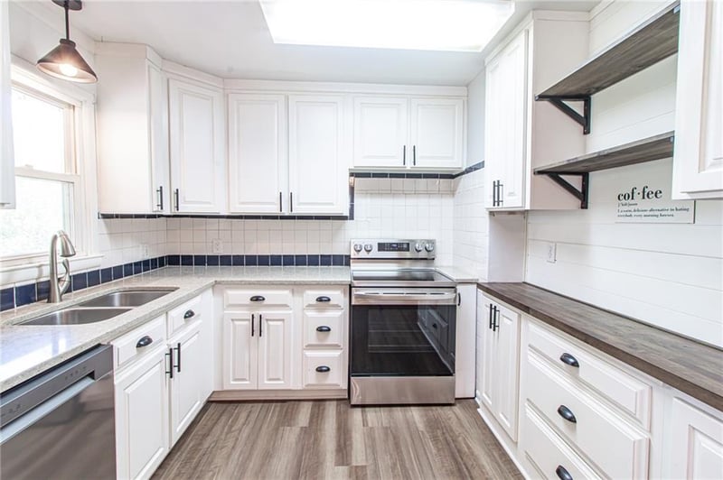 1608 Lee Ln, Pleasant Hill, MO 64080