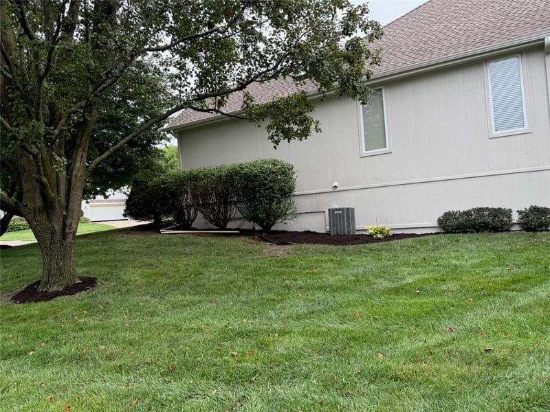 13653 Manor Rd, Leawood, KS 66224