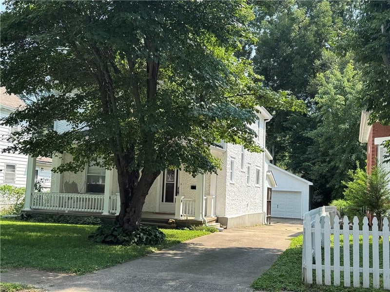 1811 South St, Lexington, MO 64067