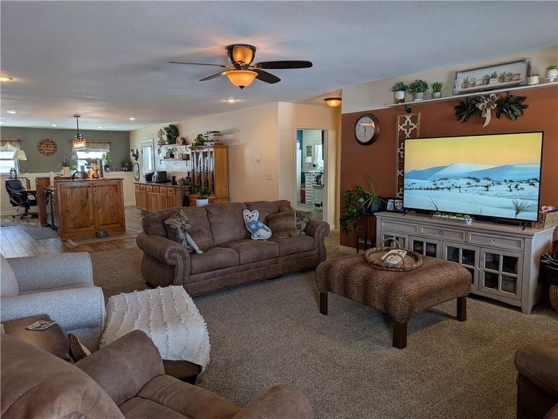 159 N State St, Knob Noster, MO 65336