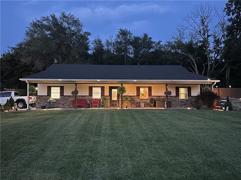 159 N State St, Knob Noster, MO 65336