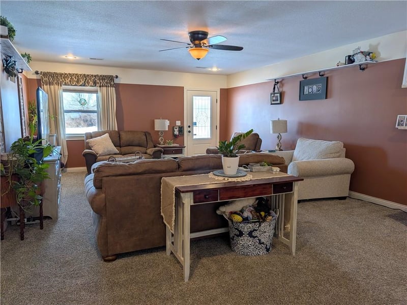 159 N State St, Knob Noster, MO 65336