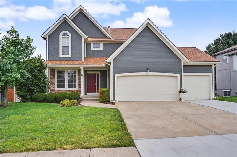8438 Timber Ridge St, De Soto, KS 66018