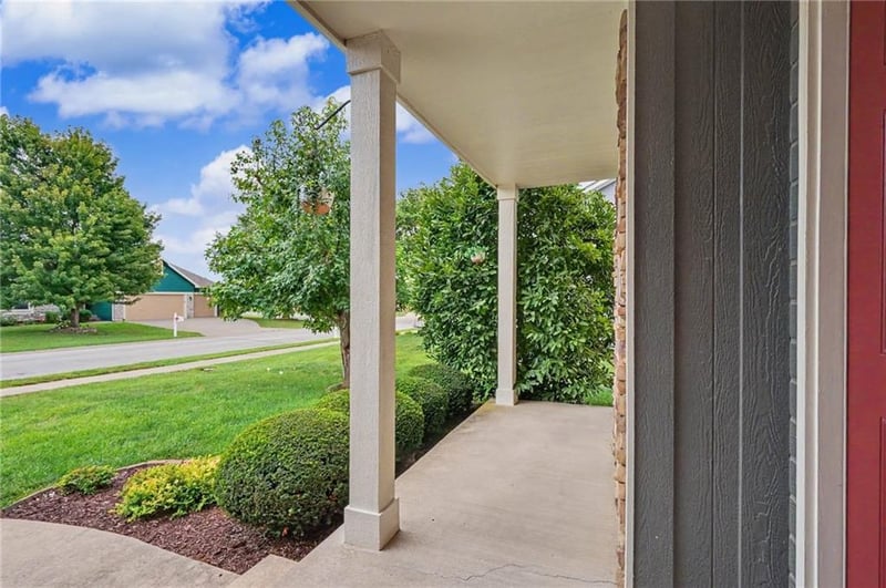 8438 Timber Ridge St, De Soto, KS 66018