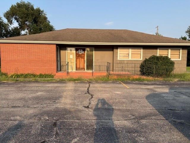 12505 Grandview Rd, Grandview, MO 64030