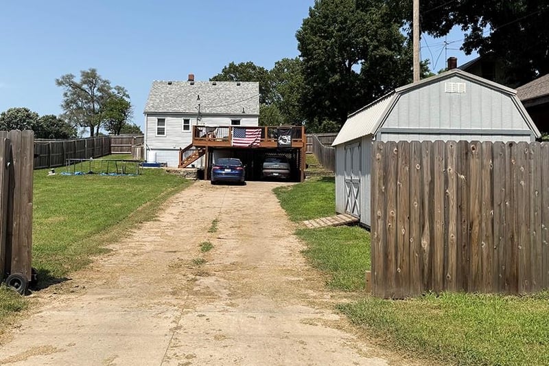 1115 Metropolitan Ave, Leavenworth, KS 66048