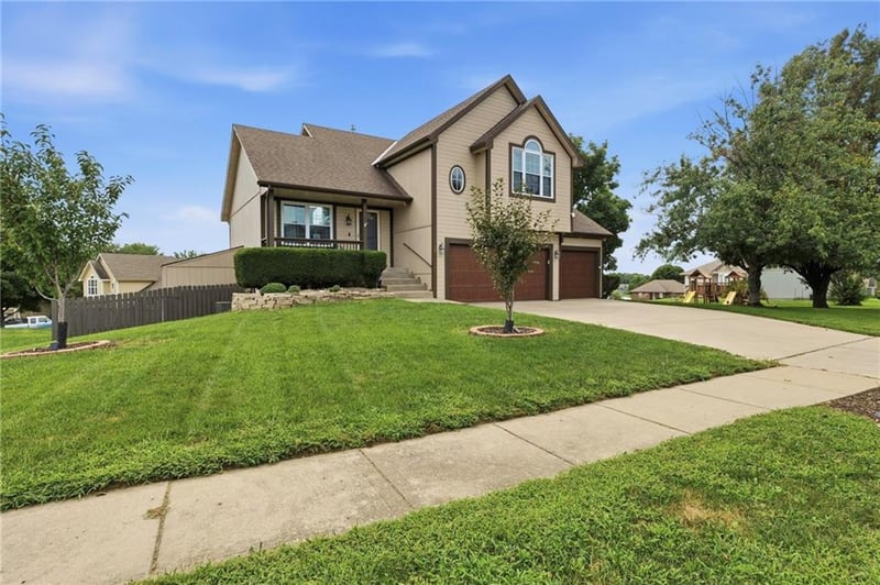 519 Holt Dr, Liberty, MO 64068