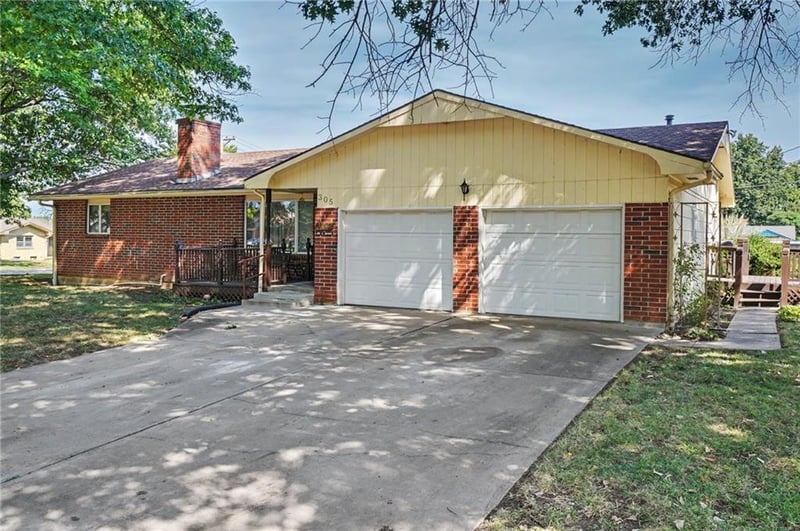 305 E Monroe St, Garnett, KS 66032
