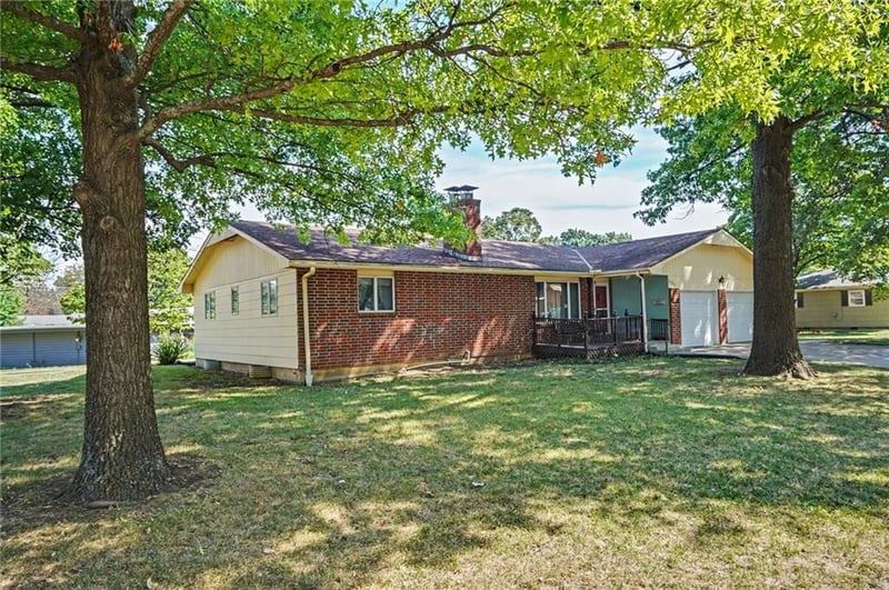 305 E Monroe St, Garnett, KS 66032