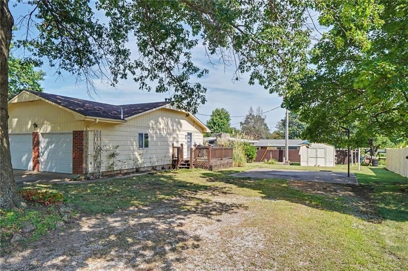 305 E Monroe St, Garnett, KS 66032