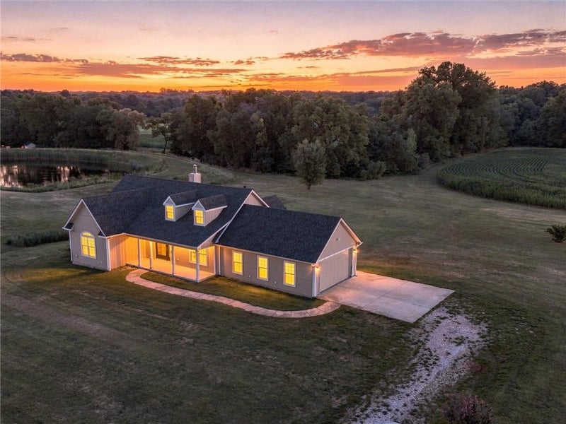 7633 212th St, Holt, MO 64048