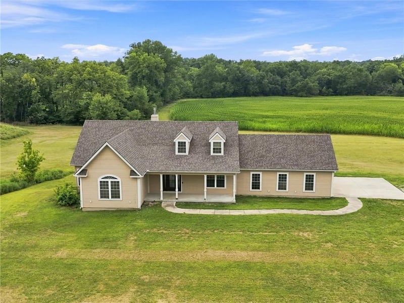 7633 212th St, Holt, MO 64048