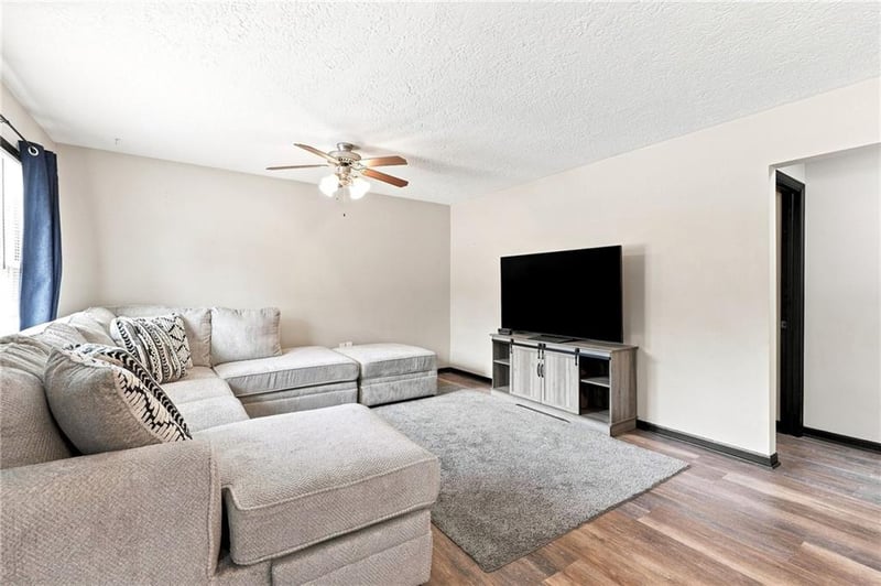 13700 E 39th St S, Independence, MO 64055