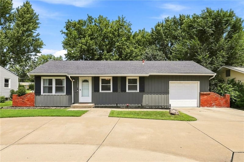 13700 E 39th St S, Independence, MO 64055