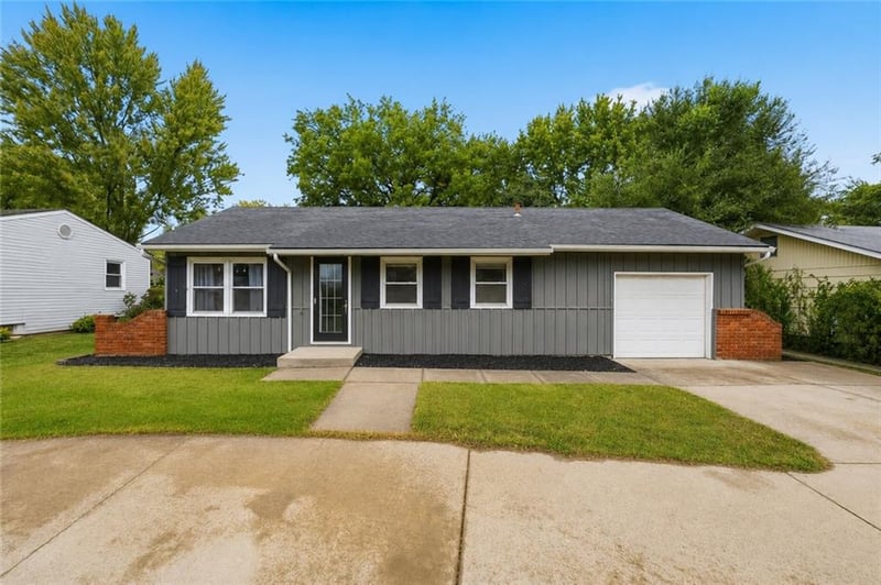 13700 39th St, Independence, MO 64055