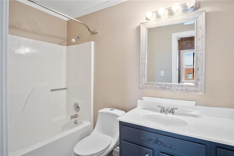 113 5th St #303, Kansas City, MO 64105