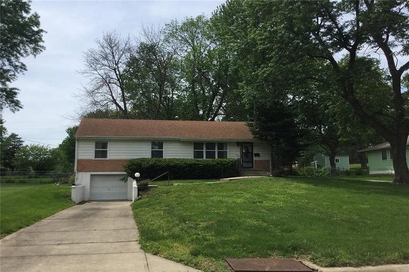 205 SE 16th St, Lee's Summit, MO 64081